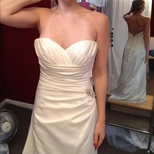 Casanova Ivory Wedding Dress-NEVER WORN